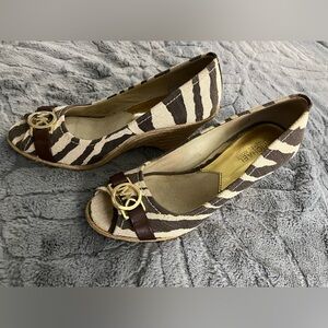 Michael Kors MK wedge sandal 7.5 size. Animal print. Tiger Zebra. Brown and Tan
